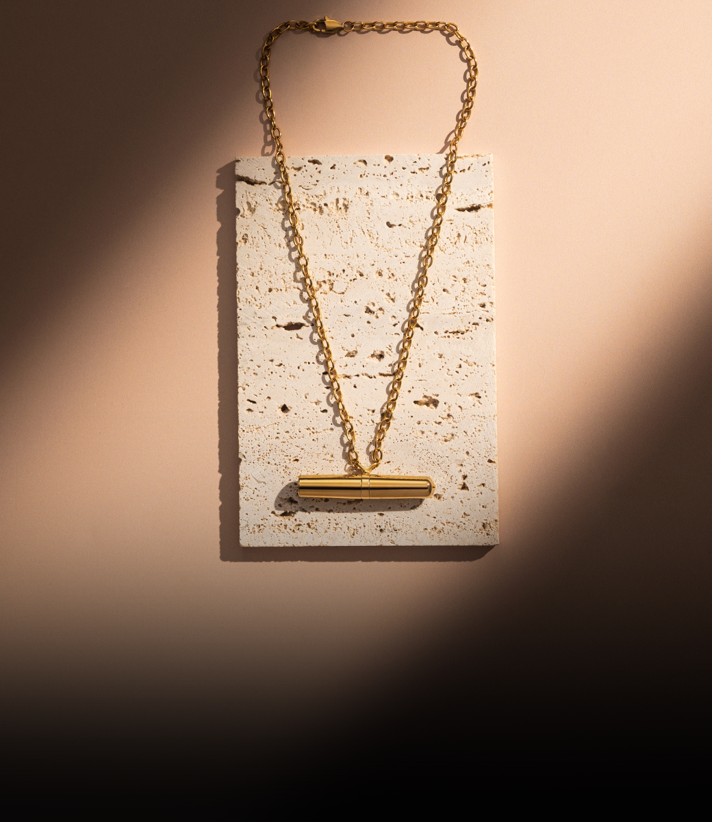Tease Necklace in 24kt gold.